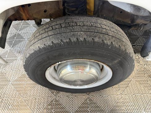 Used 1995 Ford E-250 and Econoline 250 Heavy-Duty RWD image 21