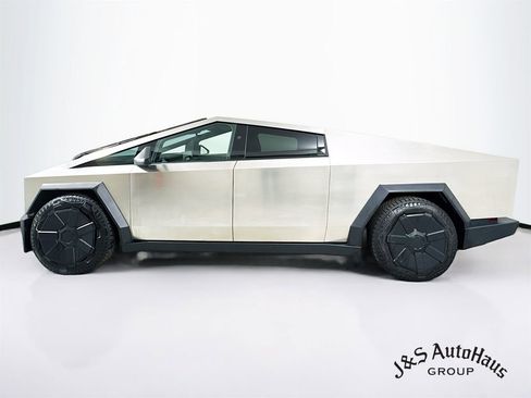 Used 2024 Tesla Cybertruck AWD Crew Cab image 4