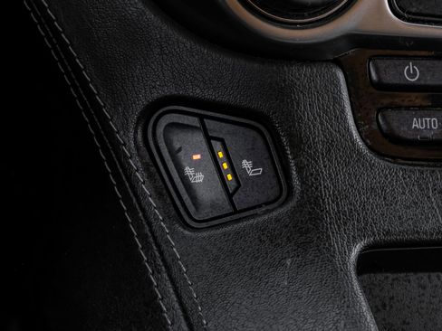 Used 2020 Chevrolet Suburban LT image 27