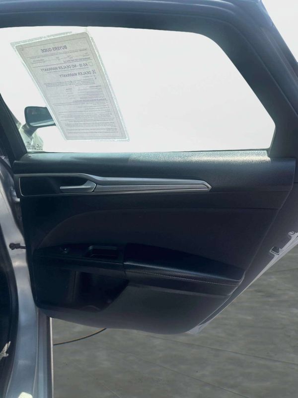 Used 2019 Ford Fusion SE FWD image 11