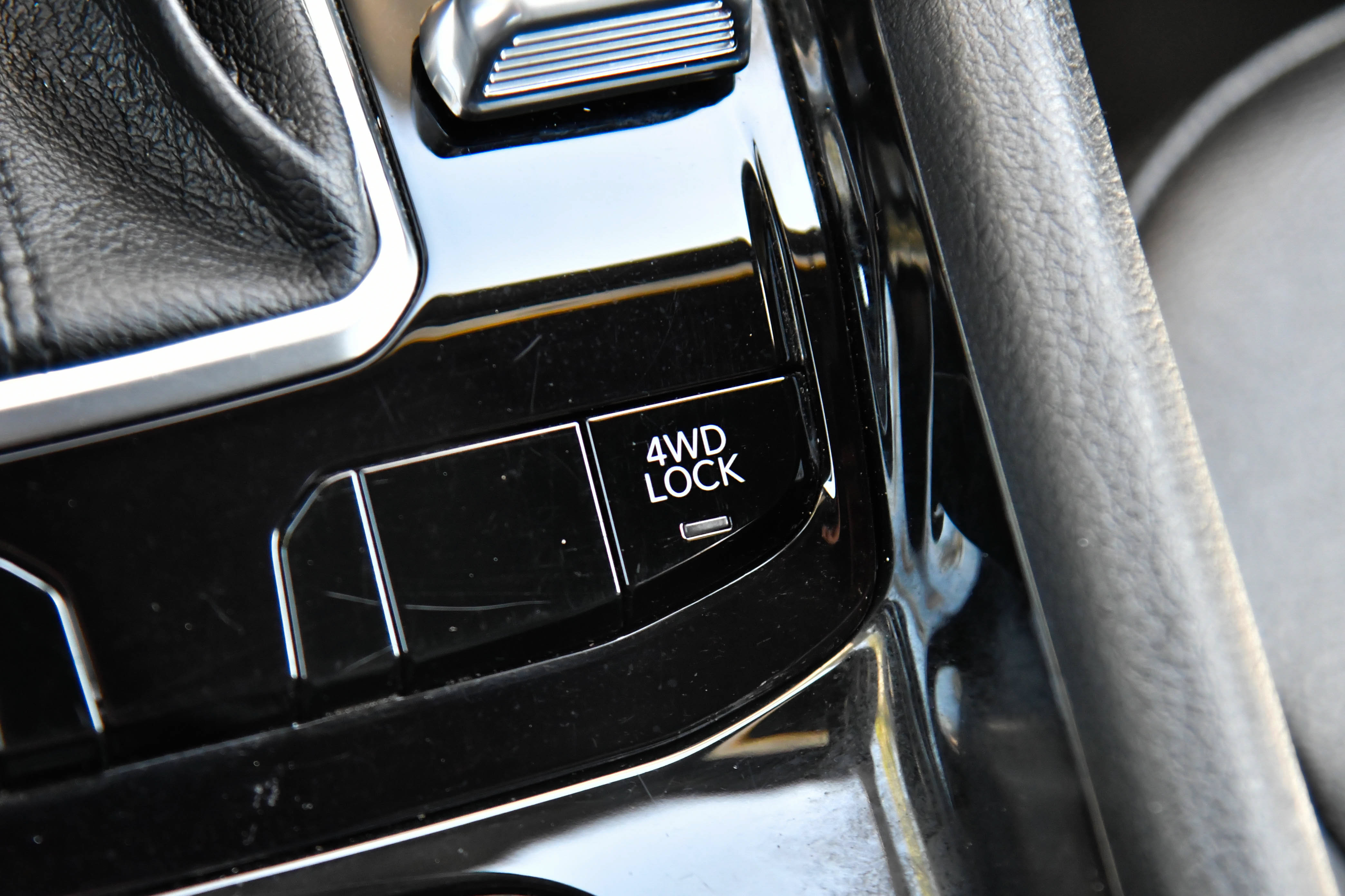 Used 2025 Jeep Compass Limited AWD/4WD image 32