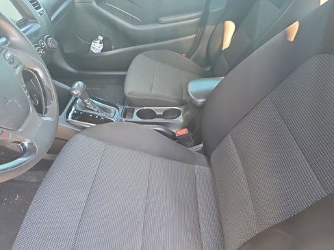 Used 2017 Kia Forte LX FWD image 10