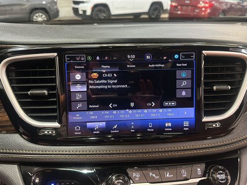 Used 2021 Chrysler Pacifica Pinnacle AWD/4WD image 20