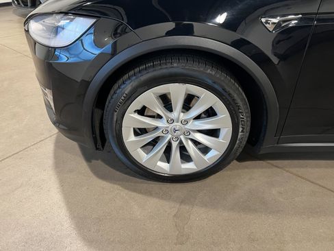 Used 2018 Tesla Model X 75D image 45