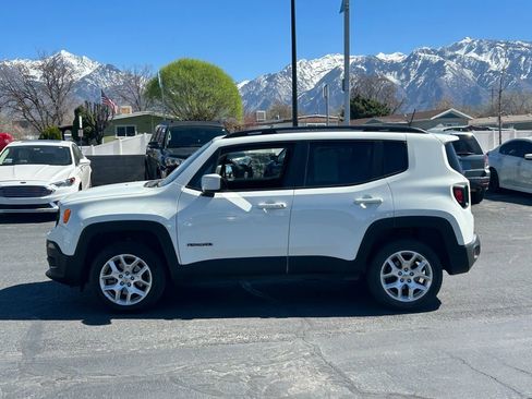Used 2018 Jeep Renegade Latitude w/ Advanced Technology Group AWD/4WD image 8