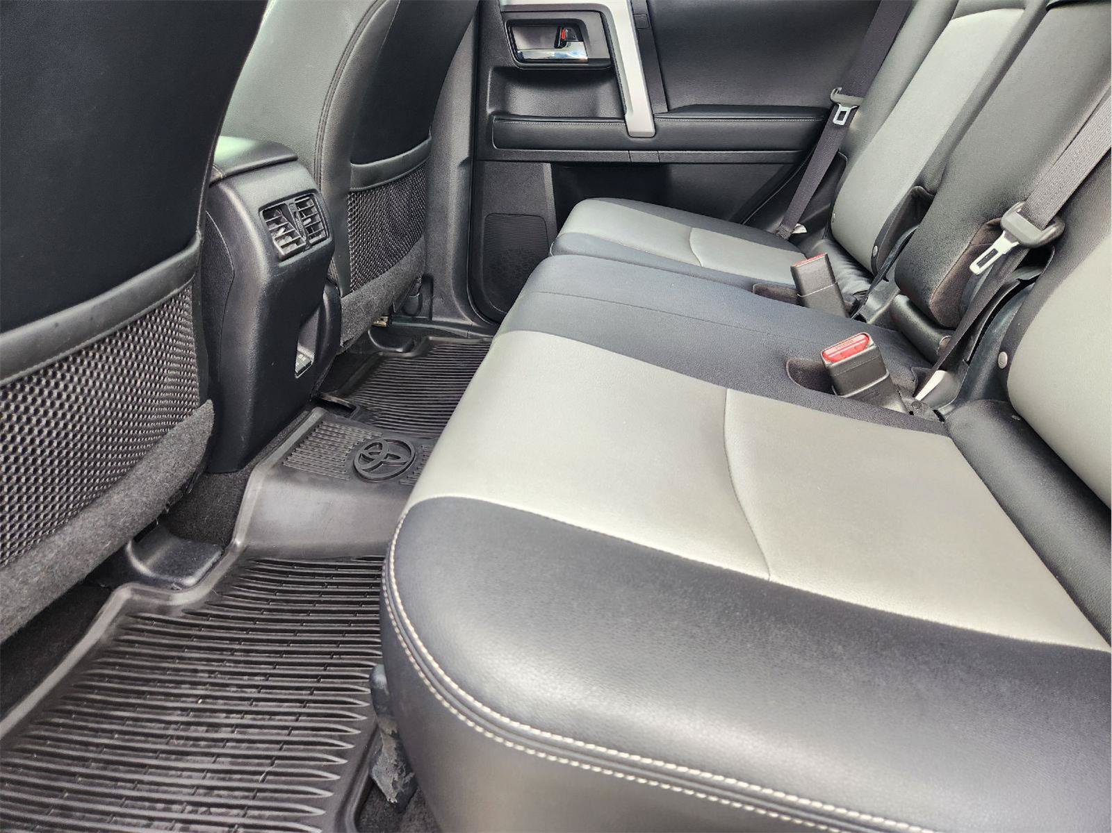 Used 2020 Toyota 4Runner SR5 Premium w/ Moonroof Package AWD/4WD image 29
