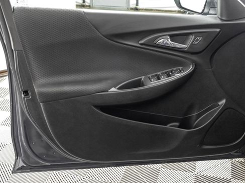 Used 2025 Chevrolet Malibu RS FWD image 34