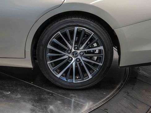 Used 2024 Lexus ES 350 w/ Premium Package FWD image 10