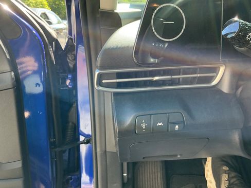 Used 2023 Hyundai Elantra SEL w/ Convenience Package FWD image 12