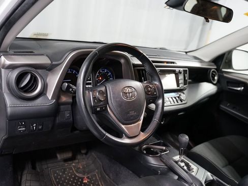 Used 2018 Toyota RAV4 XLE image 7