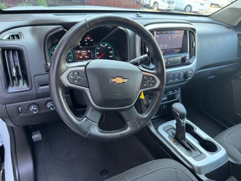 Used 2022 Chevrolet Colorado LT AWD/4WD image 8