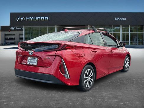 Used 2020 Toyota Prius Prime XLE image 5