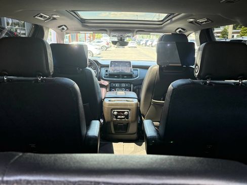 Used 2021 Chevrolet Tahoe High Country AWD/4WD image 32