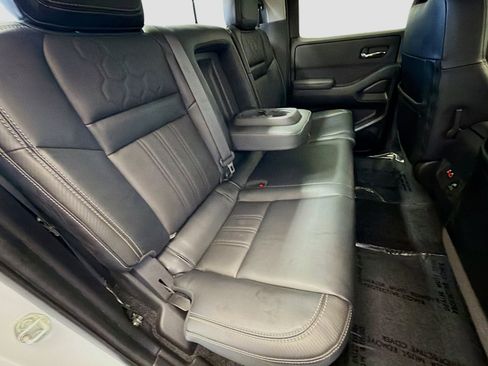 Used 2022 Nissan Frontier SV w/ SV Premium Package image 14