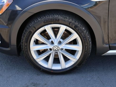 Used 2017 Volkswagen Golf Alltrack SE AWD/4WD image 30