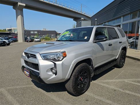 Used 2021 Toyota 4Runner Venture w/ Moonroof Package image 4