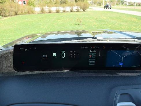 Certified 2025 Ford Expedition Active AWD/4WD image 18