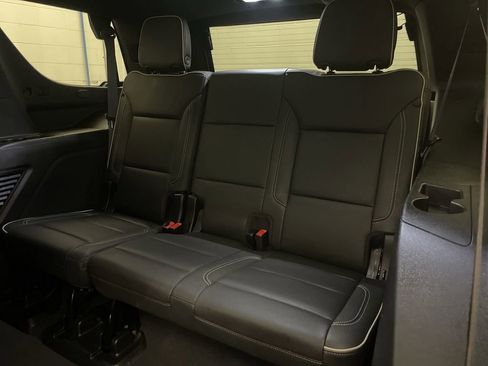Used 2024 GMC Yukon SLT w/ SLT Luxury Package AWD/4WD image 31