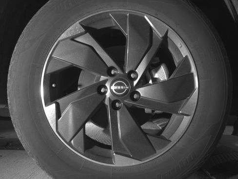 Used 2025 Nissan Rogue SV AWD/4WD image 13