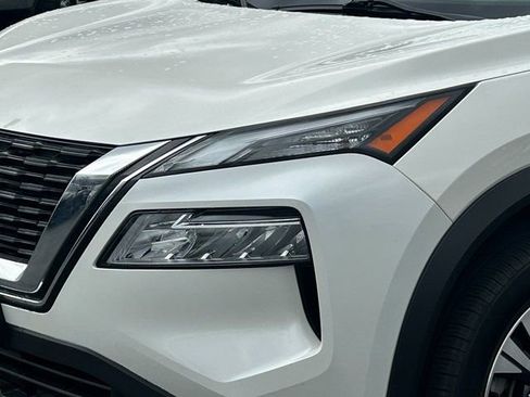 Used 2021 Nissan Rogue SV image 11