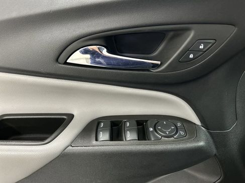 Used 2023 Chevrolet Equinox LS image 11