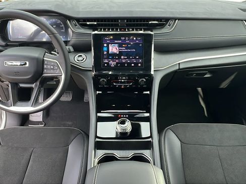 New 2025 Jeep Grand Cherokee Altitude image 26