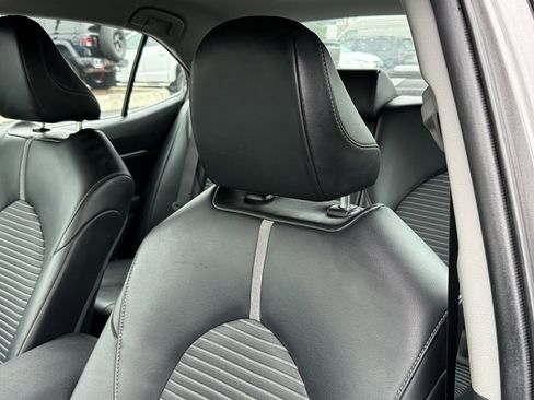 Used 2024 Toyota Camry SE image 5