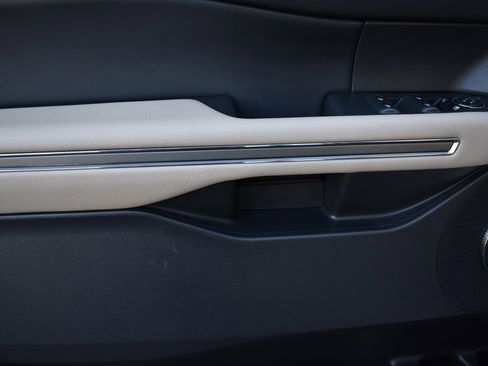 Used 2023 Ford Expedition XLT image 11