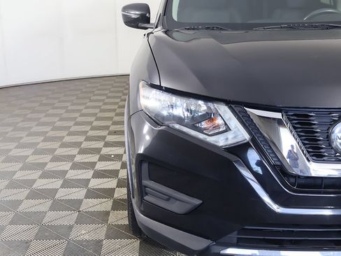 Used 2018 Nissan Rogue SV AWD/4WD image 12