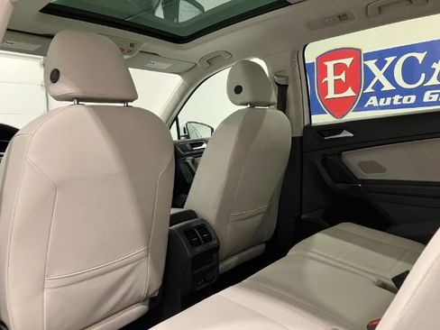 Used 2020 Volkswagen Tiguan SEL w/ 3rd Row Seat Package AWD/4WD image 36