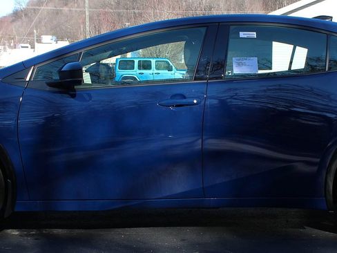 New 2026 Toyota Prius XLE FWD image 9