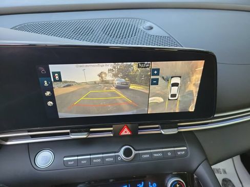 Used 2024 Hyundai Elantra Limited FWD image 22