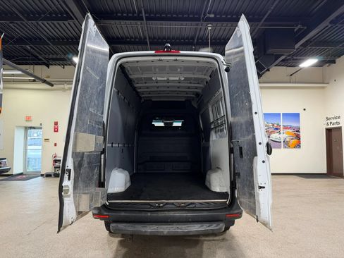 Used 2020 Mercedes-Benz Sprinter 2500 image 22
