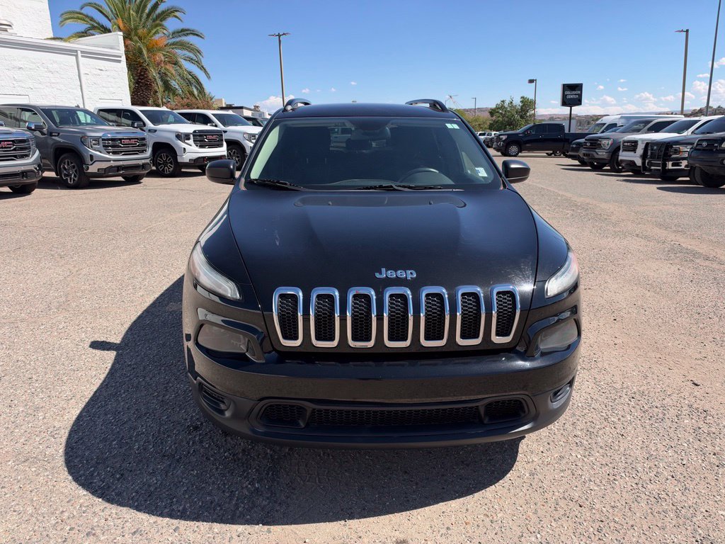 Used 2017 Jeep Cherokee Sport FWD image 2