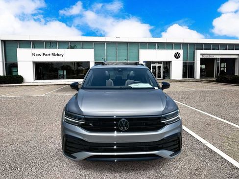 Certified 2023 Volkswagen Tiguan SE R-Line FWD image 9