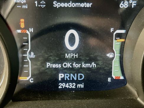 Used 2025 Jeep Wrangler Unlimited Sahara AWD/4WD image 19