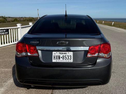 Used 2013 Chevrolet Cruze LS image 6