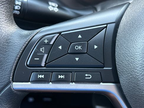 Used 2021 Nissan Kicks SV FWD image 16