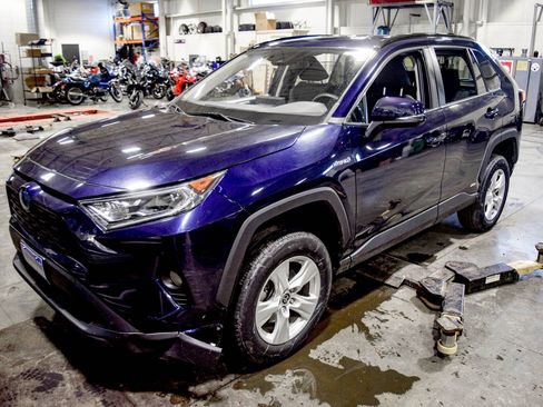 Used 2021 Toyota RAV4 XLE w/ XLE Grade Weather Package image 1