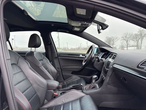 Used 2016 Volkswagen Golf 4-Door image 29