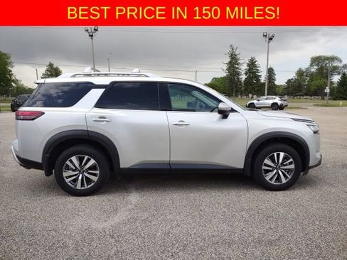 Used 2025 Nissan Pathfinder SL AWD/4WD image 6