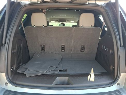 Used 2024 GMC Yukon SLT w/ SLT Luxury Package AWD/4WD image 33
