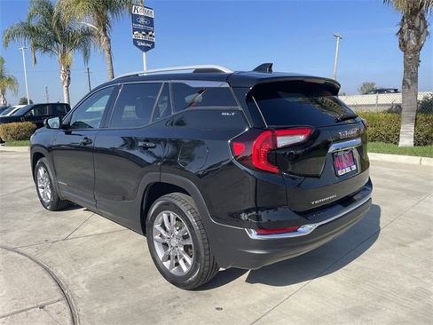 Used 2024 GMC Terrain SLT image 6
