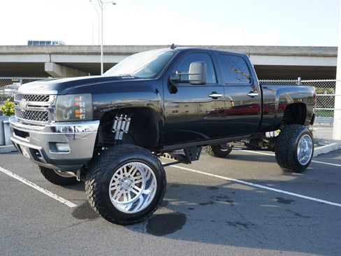 Used 2014 Chevrolet Silverado 2500 LT w/ Custom Sport Truck Package image 3