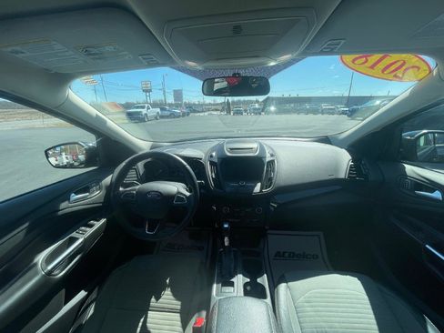 Used 2018 Ford Escape SE w/ SE Sport Appearance Package image 10