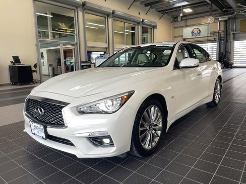 Used 2019 INFINITI Q50 Luxe w/ Essential Package (3.0T Luxe) AWD/4WD image 2
