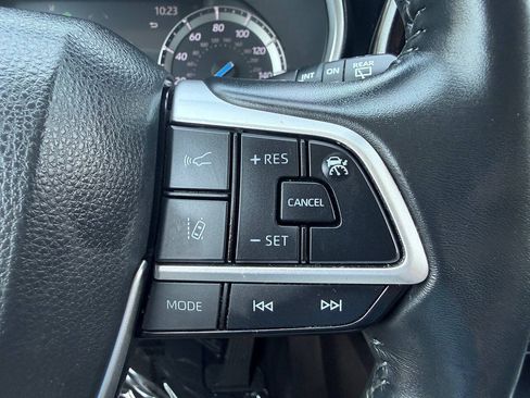 Used 2022 Toyota Highlander XLE AWD/4WD image 34