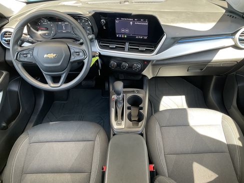 Used 2025 Chevrolet Trax LS FWD image 21