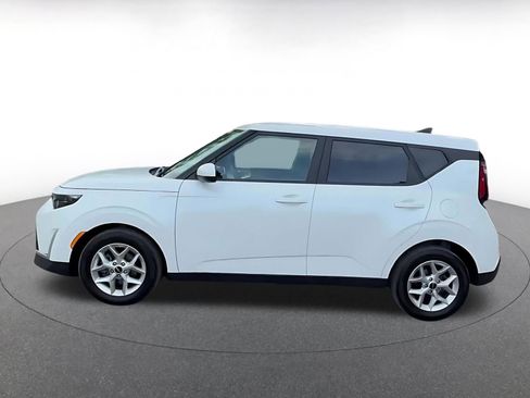 Used 2025 Kia Soul LX w/ LX Technology Package FWD image 9