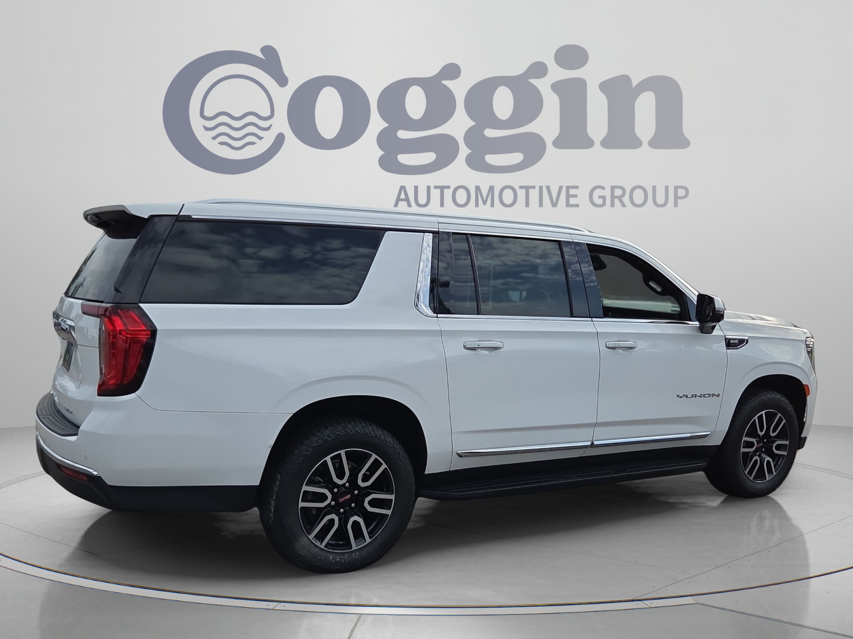 Used 2023 GMC Yukon XL SLT w/ SLT Premium Package RWD image 5